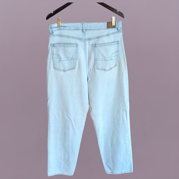 American Eagle High Rise Light Wash Strigid Extra Short Jeans - 8 - Picture 2 of 6